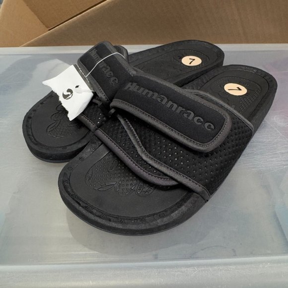 Adidas Sandals Mens 7 Black Human Race Chancletas HU Slide Pharrell Williams NEW - Picture 2 of 13